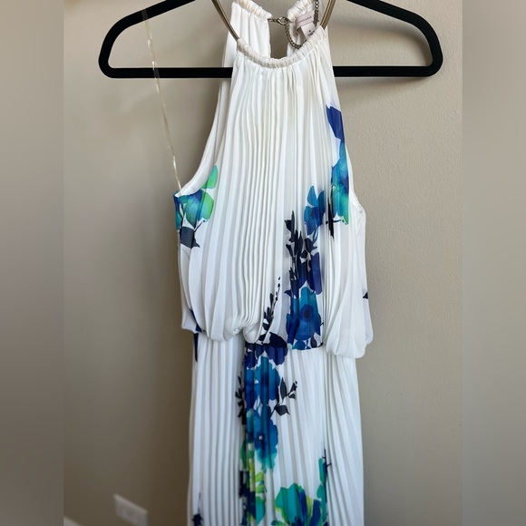 White Floral Dress - Picture 5 of 6